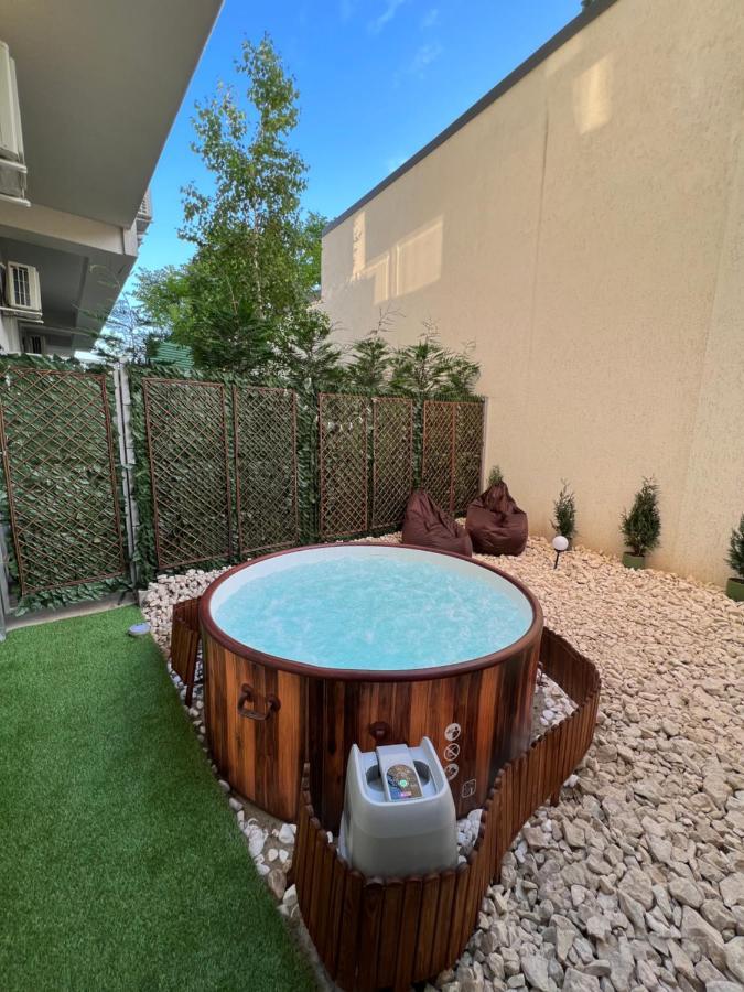 Downtown Hidden Garden With Jacuzzi In Bucharest Lägenhet Exteriör bild
