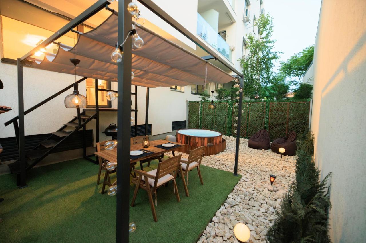 Downtown Hidden Garden With Jacuzzi In Bucharest Lägenhet Exteriör bild