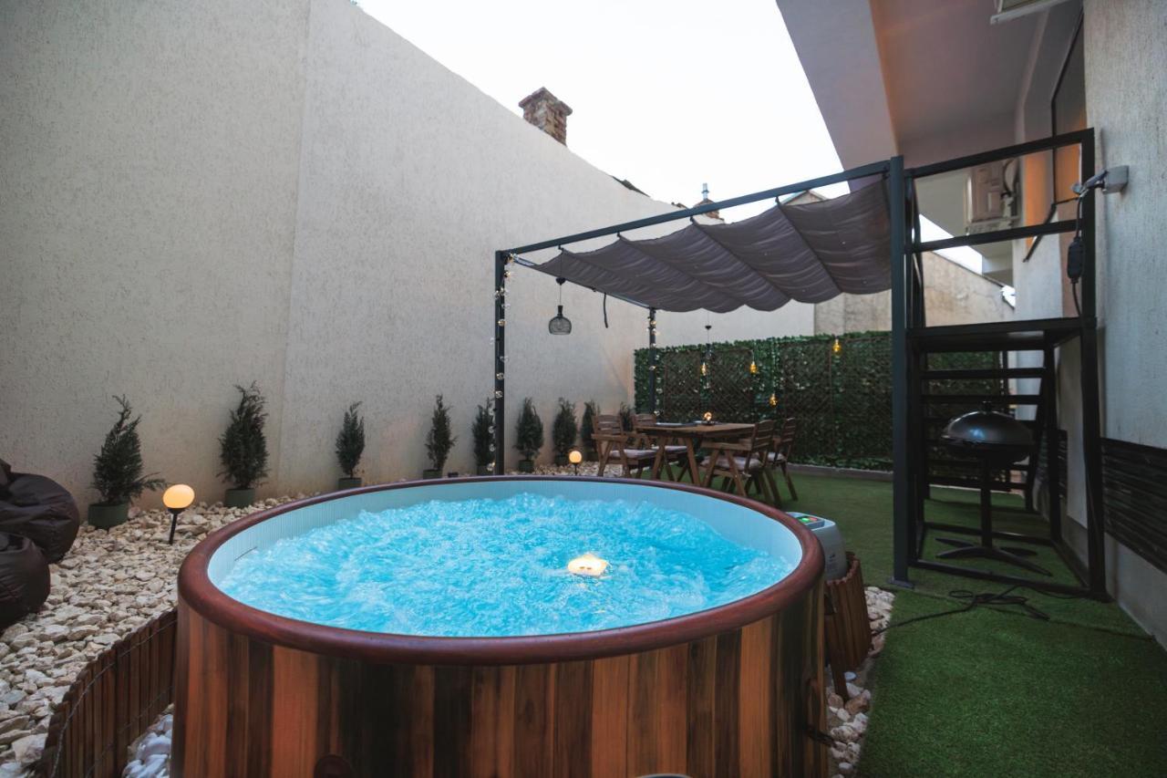 Downtown Hidden Garden With Jacuzzi In Bucharest Lägenhet Exteriör bild